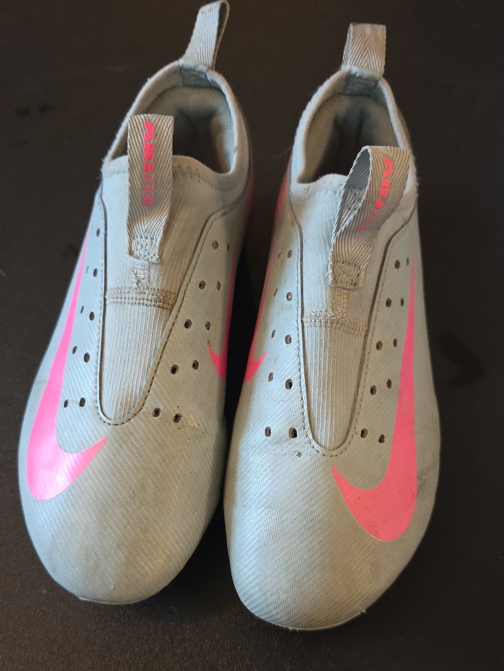 Nike Light Gray Pink Soccer Cleats 3.5 US Only 10 Hours Of Use One Stud Broke